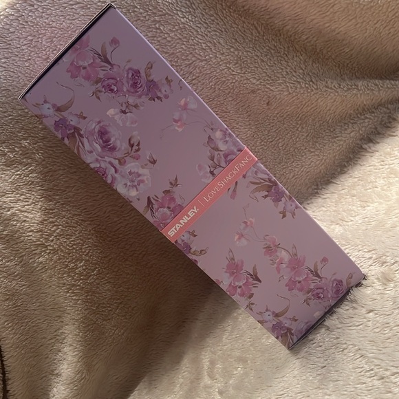 THE STANLEY X LOVESHACKFANCY
QUENCHER Happy Thoughts 40oz Tumbler - Picture 14 of 17